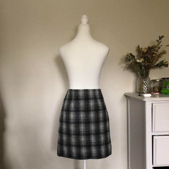 Express plaid mini skirt - Picture 2 of 5